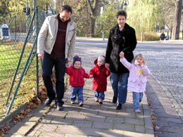 Spaziergänger - Thomas, Konrad, Julie, Charlotte und Cecilie Spaziergänger - Thomas, Konrad, Julie, Charlotte und Cecilie