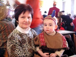 Oma Elfi und artiger Indianer Konrad