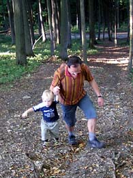 Steil geht es bergauf :-) Thomas und Konrad