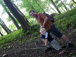 Ganz schön schräg - Thomas und Konrad am Waldhang