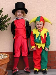 Heute dürfen wir mal Zirkus spielen - Dompteur und Harlekin
