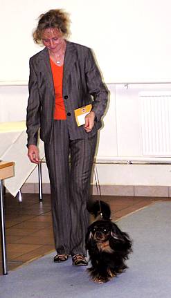 Diana und Hauptmann Paul auf dem Laufsteg